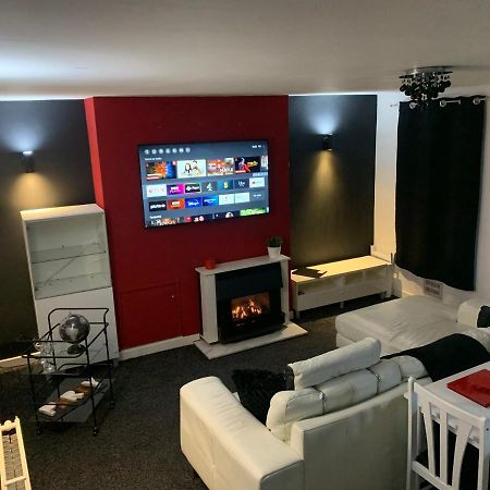 Stylish Apartment In The Heart Of Inverness Exterior photo
